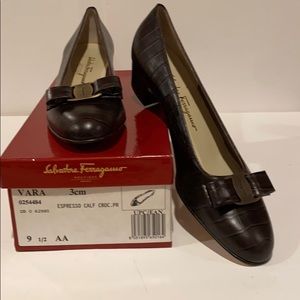 Salvatore Ferragamo Vara Espresso Calf Croc 9.5 AA
